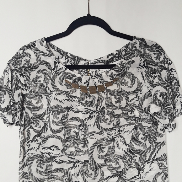 NEW BCBGENERATION Black White Swirl Print Semi Sheer Short Sleeve Top Small - Picture 2 of 9